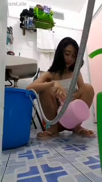 Watch Ngintip Mbak Cantik Pipis Bokep Indo Viral