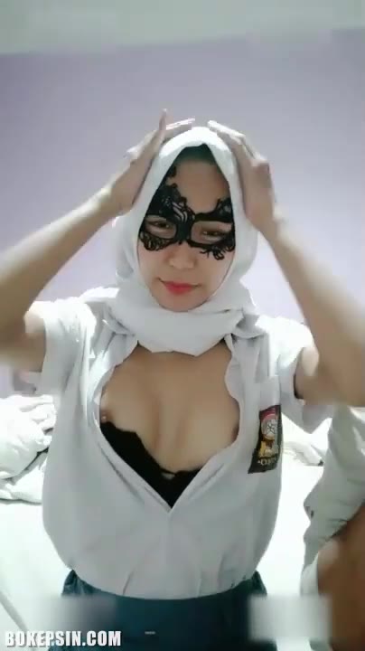 Watch – Bokep Indo SMA Jilbab Putih Ngewe Aplikasi Bling2