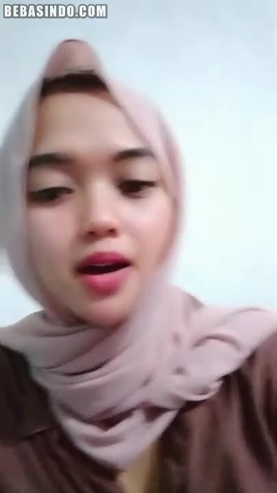Watch Bokep Ukhti Hijabers Cantik Remas Buah Dada Live