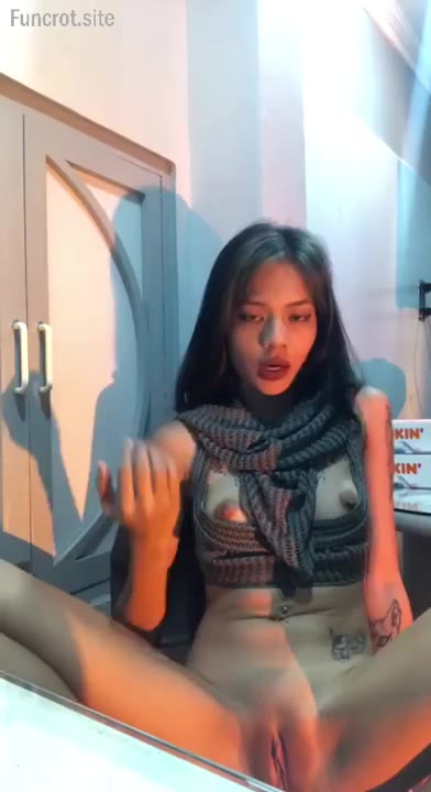 Watch abg tatoan memek gundul colmek