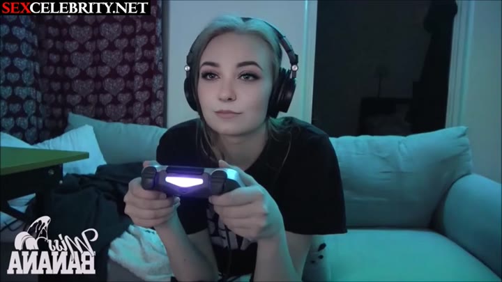 Watch Gamer girl Anni The Duck fucked in front of webcam