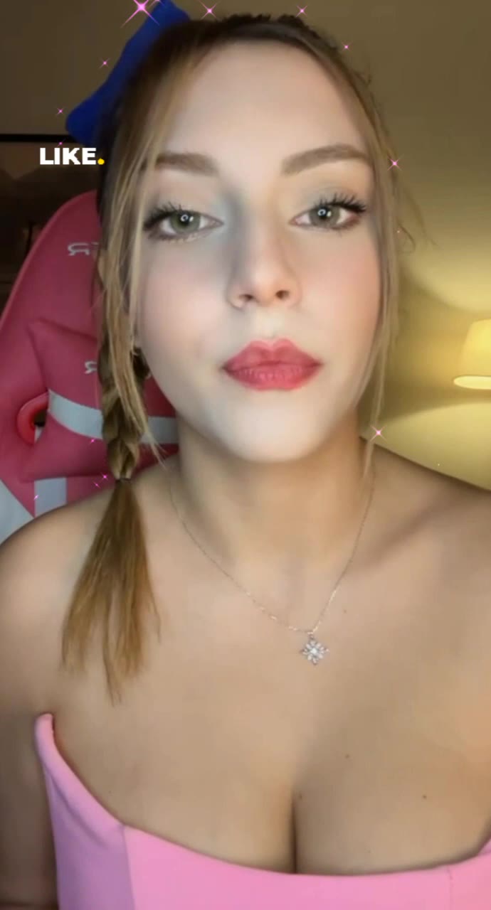 Watch Turkish Beauty Live on Bigo 17