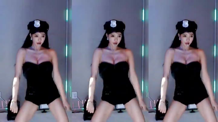 Watch Korean KBJ dances seductively with motorbike