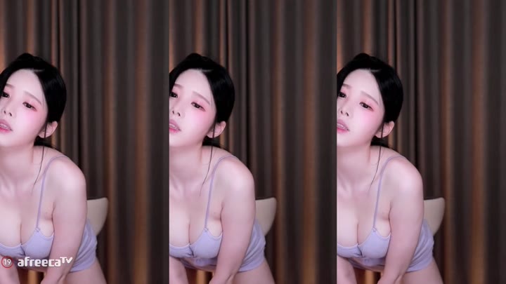 Watch Korean BJ challenges viewers on beach scenery
