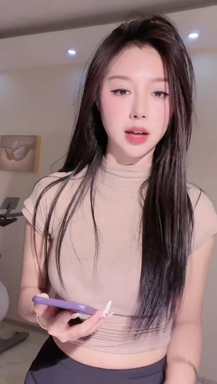 Watch Yin Menghan – Popular female live stream dancer