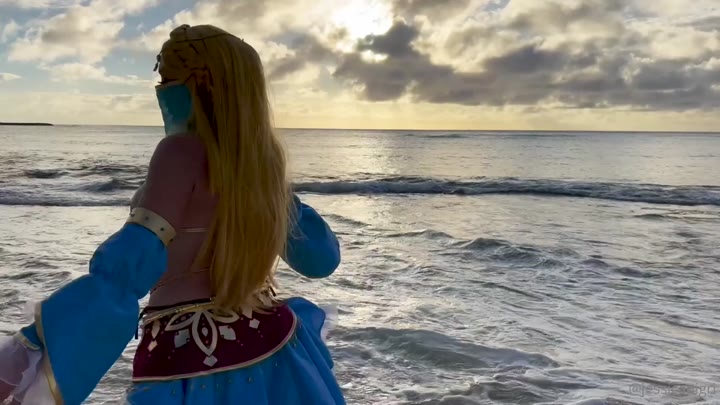 Watch Jessica Nigri’s Alfa Beach Cosplay Exposed