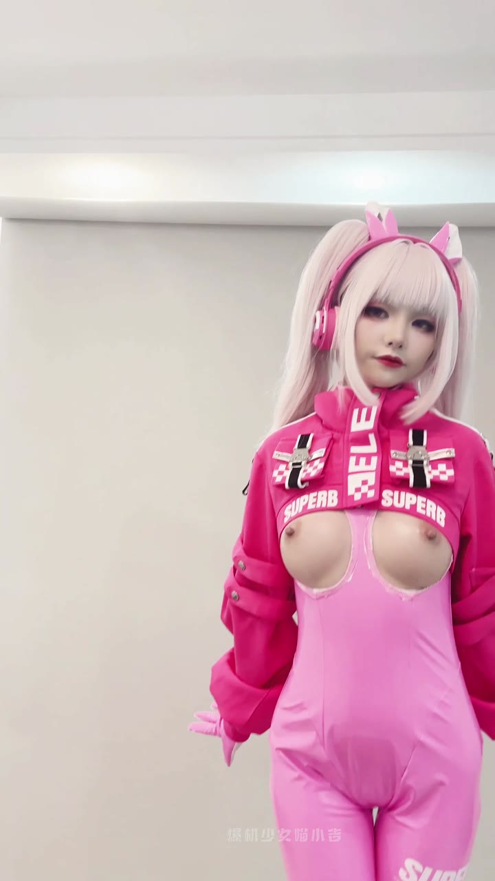 Watch Nekokoyoshi as Alice in NIKEE cosplay