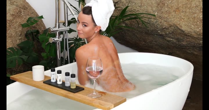 Watch Anna Zapala’s Sensual Bath Video Leaked