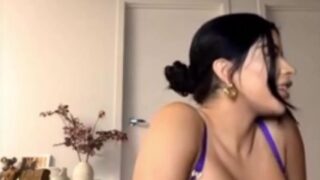 Juanita Belle’s Sensual Solo Live Performance