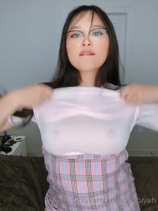 Watch Ambiyah Flaunts Her Body on Onlyfans