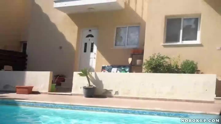 Watch Bokep Ketemu Gadis di Kolam Renang Bungkus ke Kamar