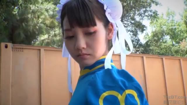 Watch Chun Li Goes Interracial in Cosplay
