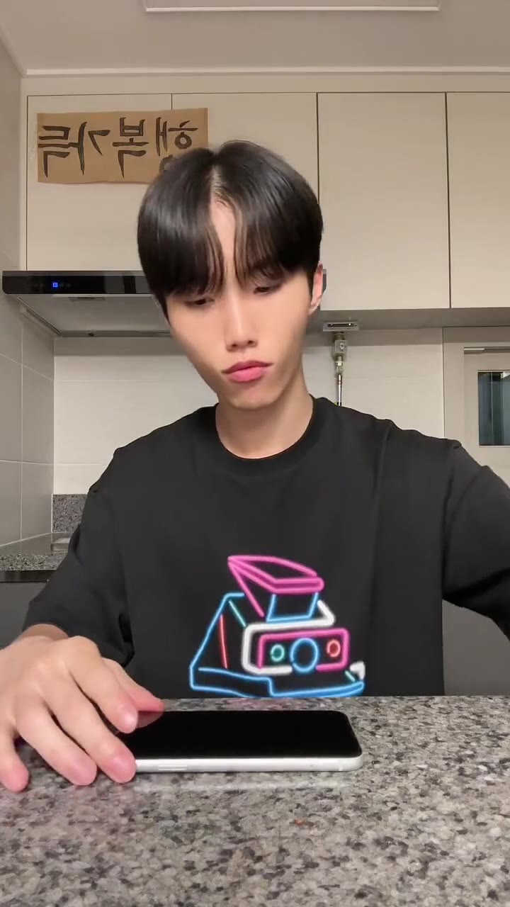 Watch Oxzung’s Viral ASMR on TikTok