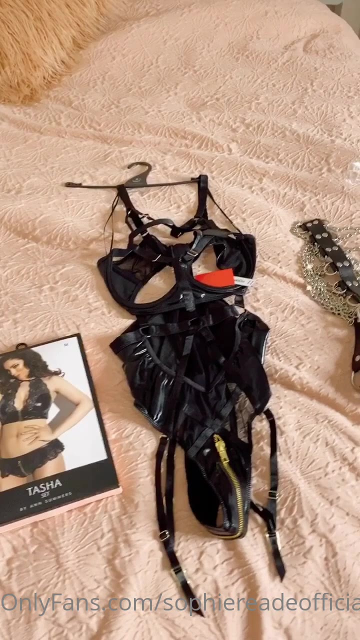 Watch Sophie reade Nude Leaked Onlyfans Video 10