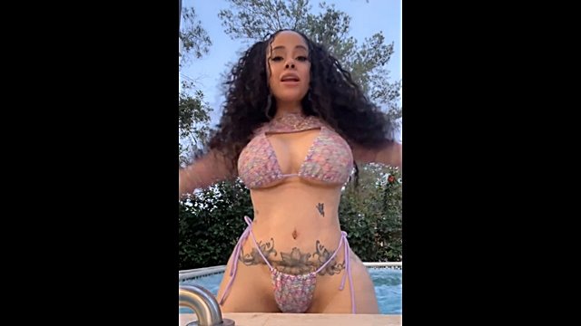 Watch La Insuperable en Bikini super caliente y cachonda