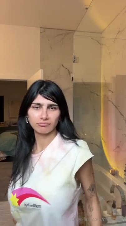 Watch Mia Khalifa Unleashes Massive Boobies Leak