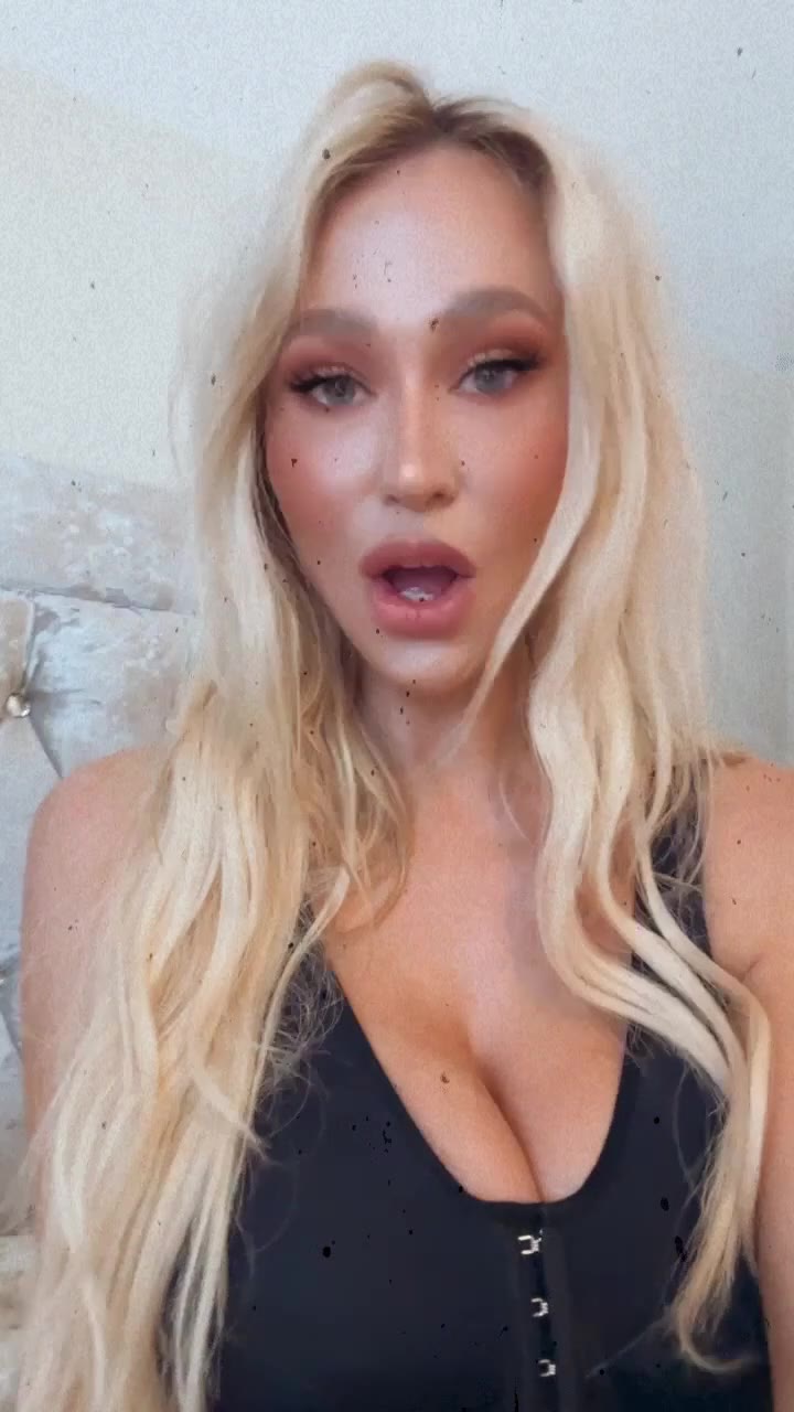 Watch Sophie reade Nude Leaked Onlyfans Video 4