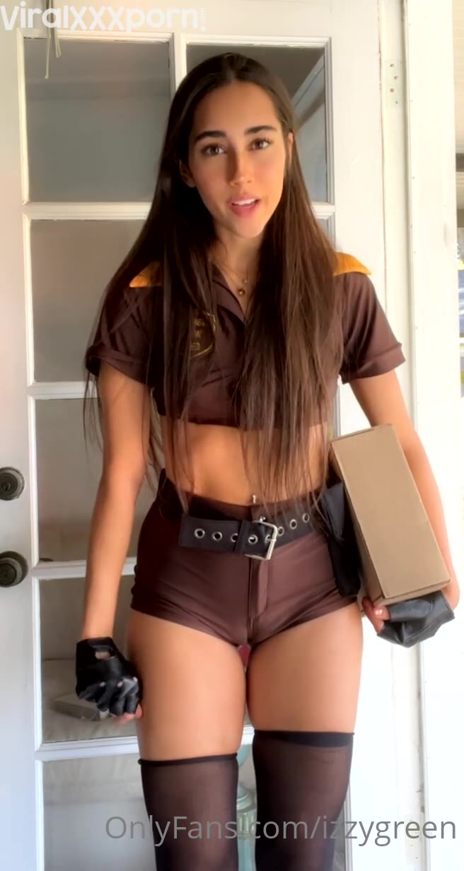 Watch Izzy Green Flashing Her Nude Tits Onlyfans Porn Leak