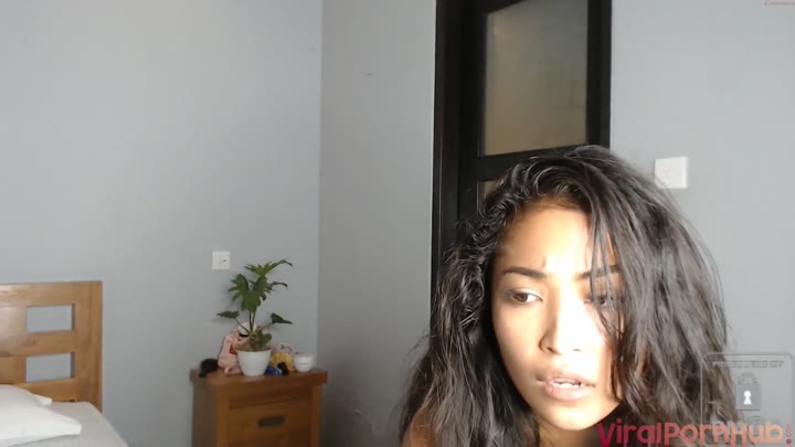 Watch Erzabelx Asian Hoe Rubbing Her Pussy Clit With Sex Toys and Teasing Tits Video