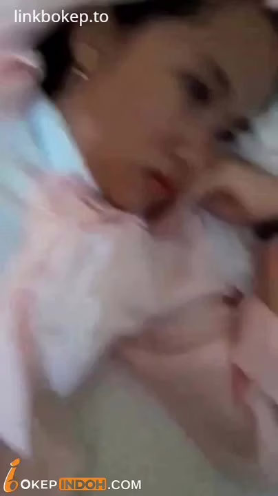 Watch Sekamar Bareng Adek Kelas Yg Manja