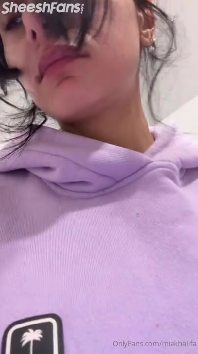 Watch Mia Khalifa Strips Her Top And Drop Big Boobs Out Onlyfans