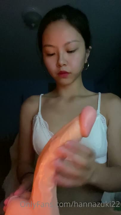 Watch Hanna Zuki Starts Sucking A Cock