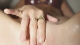 Layla Roo Fansly Oil Body Fingering Pussy