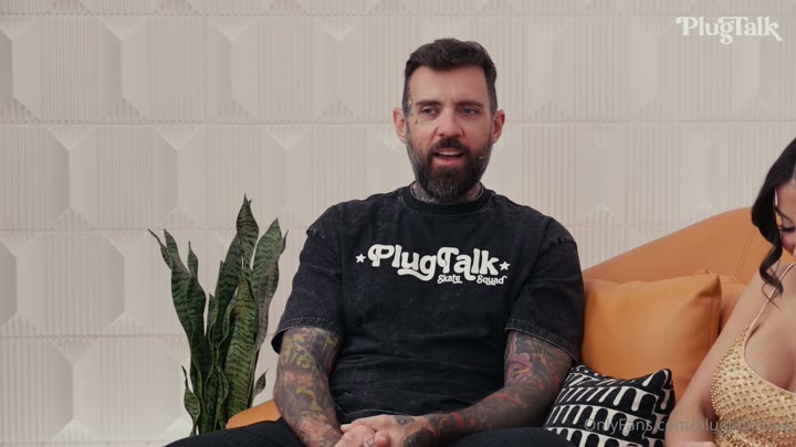 Watch Lily Phillips & Lena The Plug’s FFM Threesome