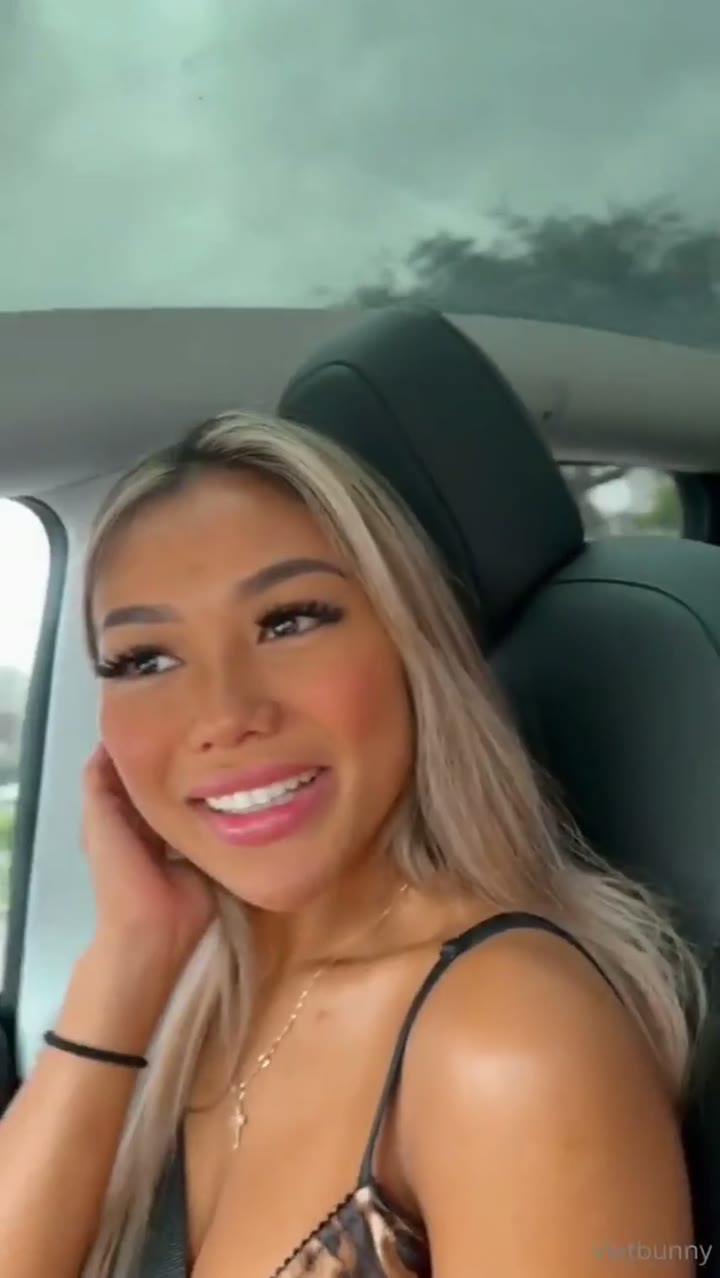 Watch Vietbunny Fucking in Car Sextape